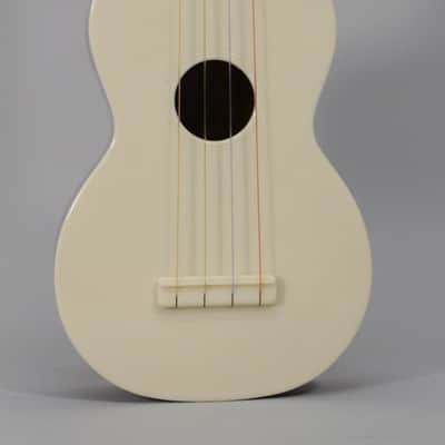 1950s Fin-Der Diamond Head Soprano Ukulele w/ Original Box image 3