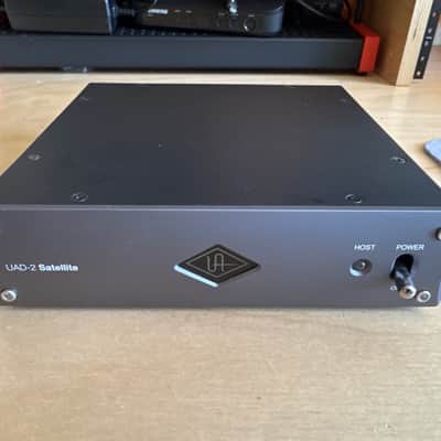 Universal Audio UAD-2 Satellite Thunderbolt 3 OCTO Core Desktop DSP Accelerator 2019 - Present - Gray image 2