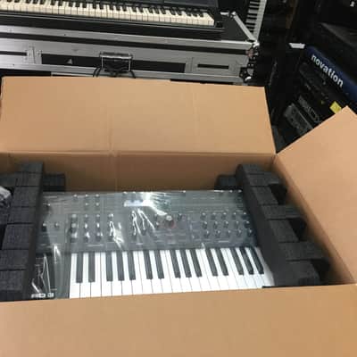 Sequential Circuits Pro 3 Multi-Filter Mono/Paraphonic Synthesizer in box //ARMENS// image 3