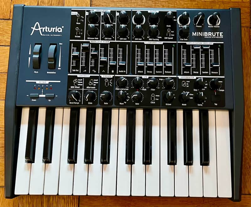 Arturia MiniBrute 25-Key Synthesizer 2012 - 2018 - Black
