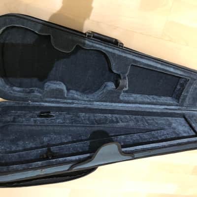 Antonio Rossi 4/4 violin with case, shoulder rest, and bow in excellent condition image 5