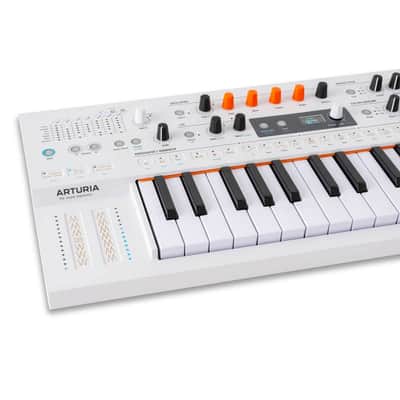 Arturia MiniFreak Vocoder 37-Key 6-Voice Polyphonic Hybrid Synthesizer 2025 - Present - White image 6