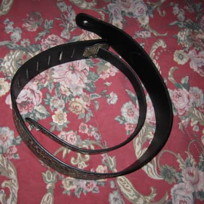 lite use RockYou (Rock You) PU Faux Leather Snakeskin Pattern Guitar Strap (front: brown, tan, black pattern) (back: black) reversible - main part of strap 2 & 3/4" wide, belt part 1 & 1/4" wide [polyurethane leather] Adjustable Length from 44" to 53" image 5