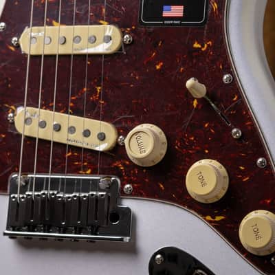 Fender American Ultra Stratocaster with Rosewood Fretboard 2019 - Present - Arctic Pearl image 3