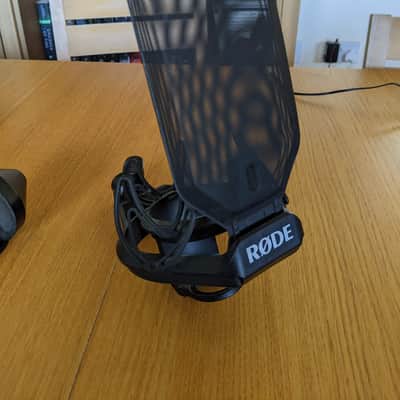 RODE NT-1 KIT with Shockmount and Pop Filter 2010s - Black image 2