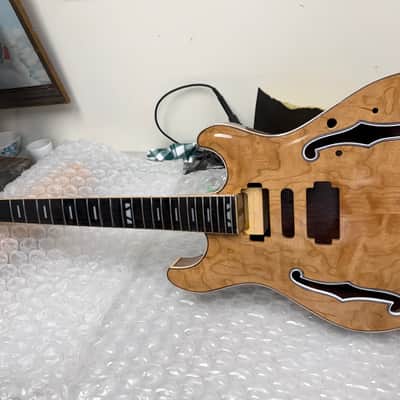 Manoli Guitars 2025 - Natural / Nitro image 5