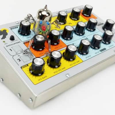 Moog Sirin Analog Synthesizer Desktop + Neuwertig +1.5 Jahre Garantie image 4
