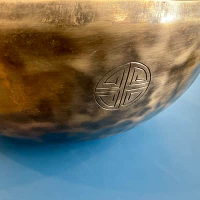 12.5” Hammered Bronze Etched Tibetan Tiger’s Eye Full Moon Singing Bowl w/ Striker image 3