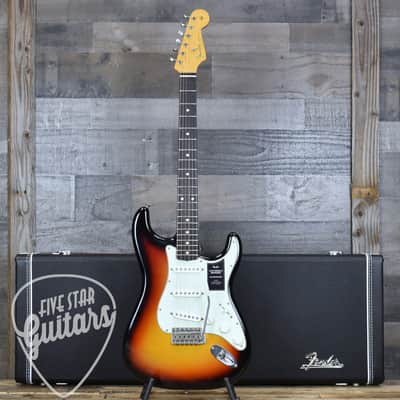 Fender Dealer Exclusive Vintera  Road Worn  '60s Stratocaster  3-Color Sunburst with Hardshell Case image 14