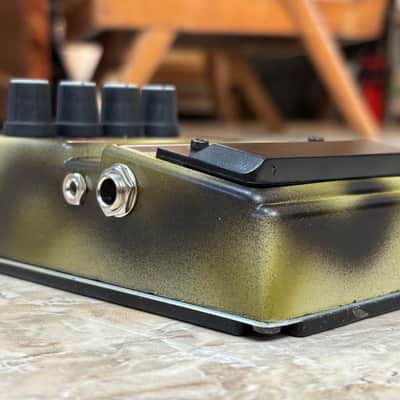 DOD Punkifier FX76 [NOS - New Old Stock, Complete with Box, Manual, Stickers etc] 1995 - 1997 Yellow & Black Matte Airbrush Finish image 16