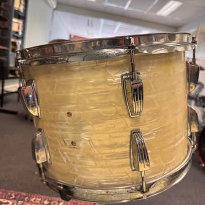 Ludwig No. 980 Super Classic Outfit 9x13 / 16x16 / 14x22" Drum Set (3-Ply) with Pointed Blue/Olive Badges 1969 - 1976 - White Marine Pearl image 4