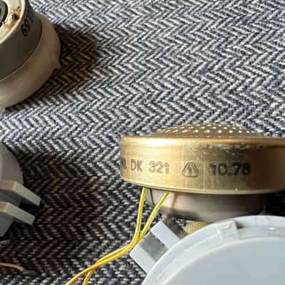 Collection of vintage microphone capsules RFT image 10