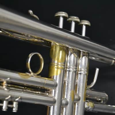 Trompeta Bach Stradivarius 37 estrella Corporation en buen estado. image 22