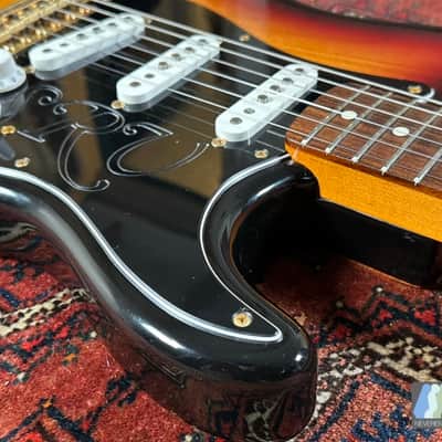 Fender Stevie Ray Vaughan Stratocaster 1998 3-Color Sunburst image 3