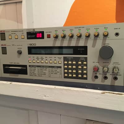 Akai S900 MIDI Digital Sampler 1986 - White image 9