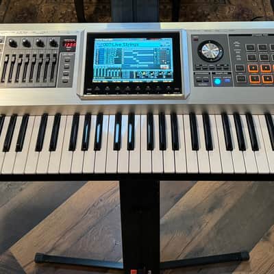 Roland Fantom-G7 76-Key Workstation Keyboard 2008 - 2010 - Silver
