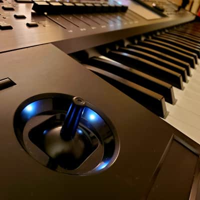 MUST SEE!!! KORG KRONOS X 61 FULLY INSPECTED/SERVICED AND IN AMAZING CONDITION! image 11