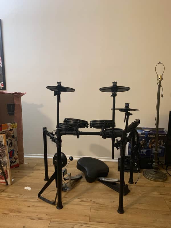 Alesis Nitro Mesh Kit PLUS Drum Throne- Electronic Drum Set 2010s - Black image 1
