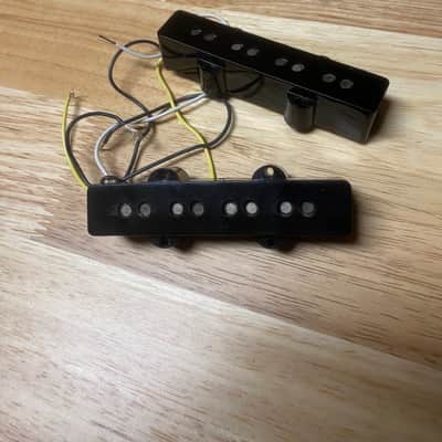 Fender Vintera ii 60’s jazz bass pickups image 1