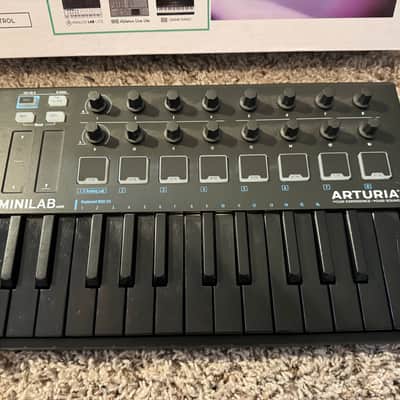 Arturia MiniLab MkII Deep Black Edition 25-Key MIDI Controller 2020 - Deep Black Edition