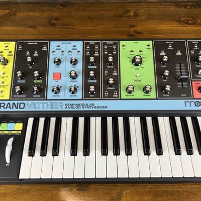 Moog Grandmother Dark 32-Key Semi-Modular Analog Synthesizer 2020 - Present - Black / Black Panel image 1