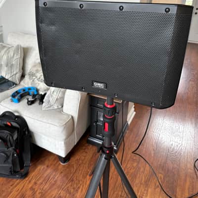 (4) QSC KLA12 KLA Series 12" Powered Line Array Speakers with Bags image 13
