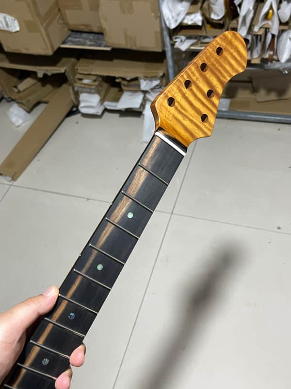 round-end stainless steel AAAA 22frets roasted flame Maple 4×2 music man 22fret Roasted flame Maple Electric guitar neck Ebony fingerboard。 image 1