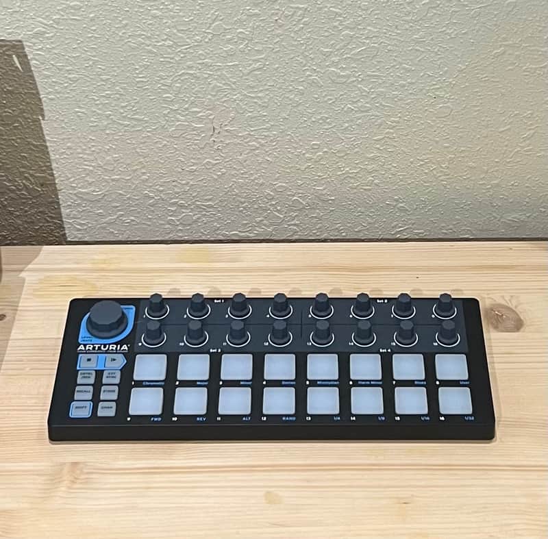 Arturia BeatStep Black Edition MIDI Controller 2016 - 2021 - Black image 1
