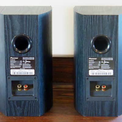 Pioneer SP-BS22-LR 2-Way Bookshelf Speakers by Andrew Jones image 5
