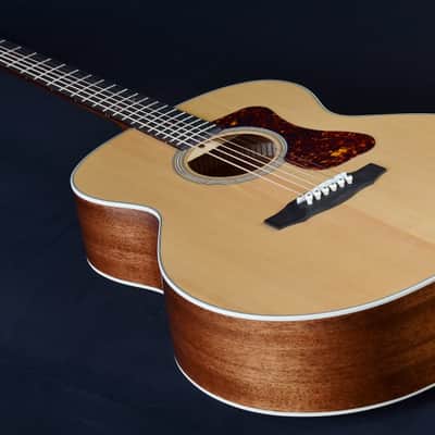 Guild BT-240E Baritone Natural image 4