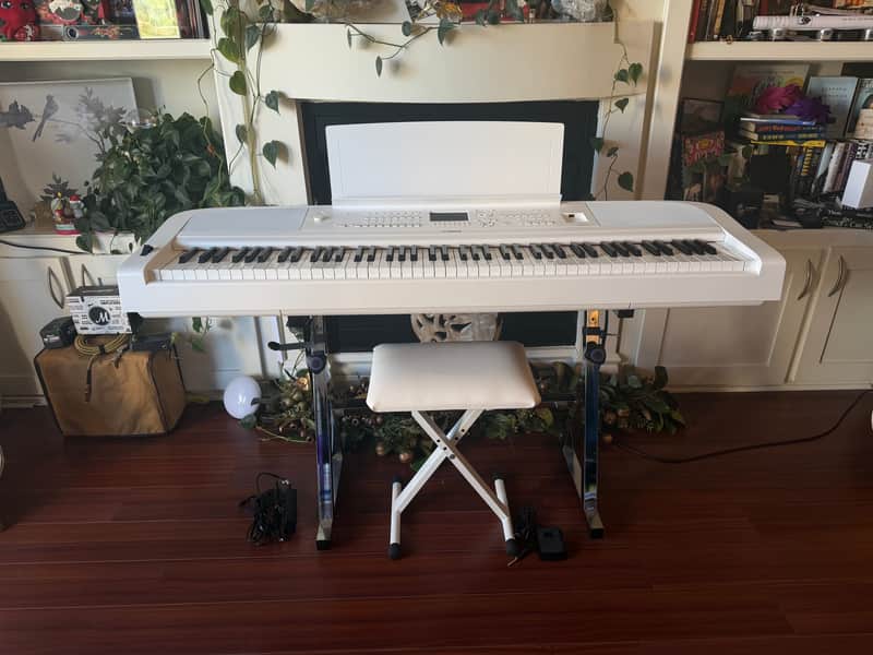 Yamaha DGX-670 88-Key Portable Grand Piano
