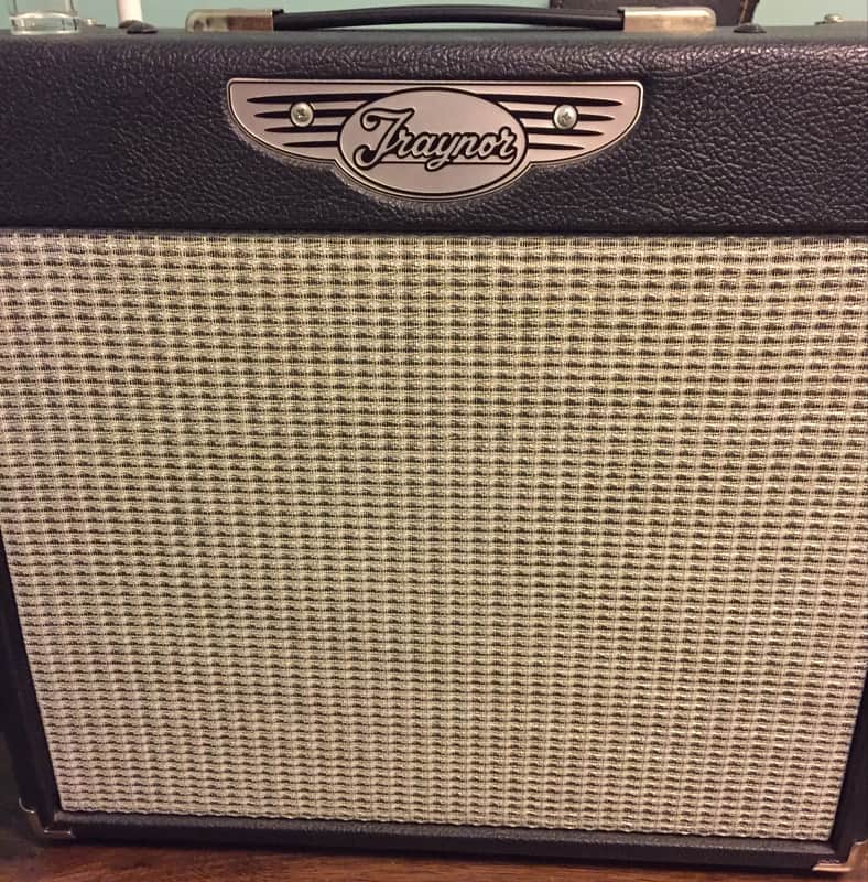 Traynor YCV20 Custom Valve 15-Watt 1x12" Guitar Combo image 1