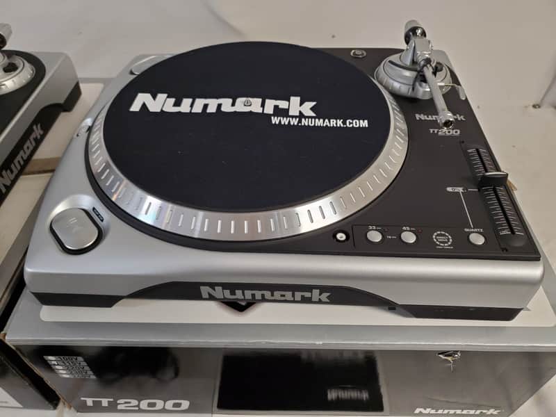 NUMARK TT-200 Hi Torque Direct Drive Turntables With Manuals