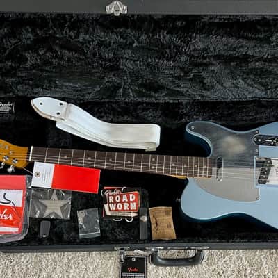 Fender Chrissie Hynde Telecaster®, Rosewood Fingerboard, Ice Blue Metallic - MIM image 2