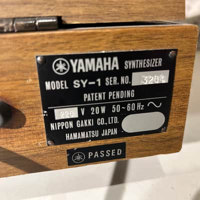 Yamaha SY-1 Synthesizer with original case image 8