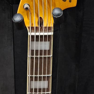 Squier Classic Vibe Bass VI - 3-Tone Sunburst 2025 image 3