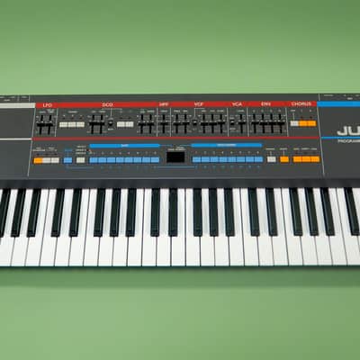 Roland Juno-106 analog synthesizer fully serviced, new voice chips, 100 to 240 V possible !