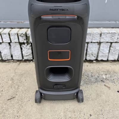 JBL PartyBox Stage 320 - Portable Party Speaker with Telescopic Handle & Wide, Sturdy Wheels, Powerful Pro Sound, Futuristic lightshow, Splash Proof (Black) imagen 2