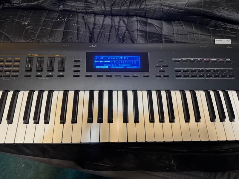 Roland D-70 76-Key Super LA Synthesizer 1990 - 1994 - Black image 1