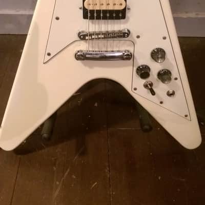 Tokai  Flying V   90s  Aged White image 3
