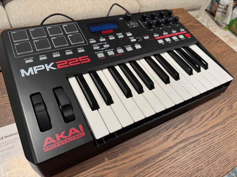 Akai MPK225