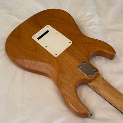 Carvin Bolt SSS Tremolo  - Custom Shop Strat Killer - Made in USA - Natural Alder - Free Pro Setup image 9