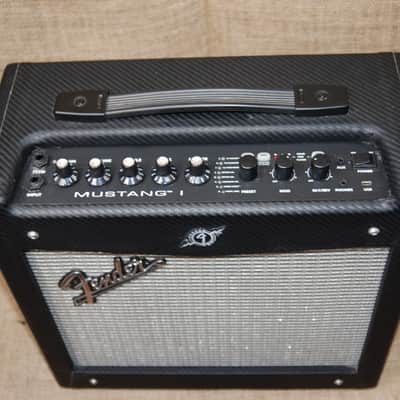 Fender Mustang I V.2 20-Watt 1x8" Modeling Guitar Combo 2013 - 2018 - Black image 6