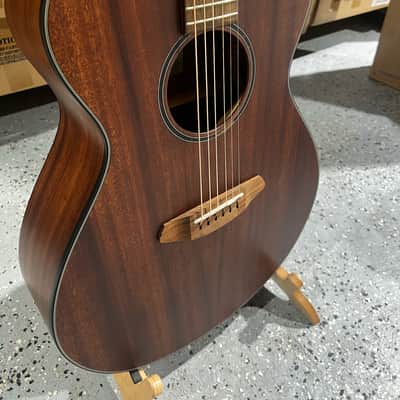 Breedlove Discovery S Concert Acoustic Guitar - Mahogany image 2