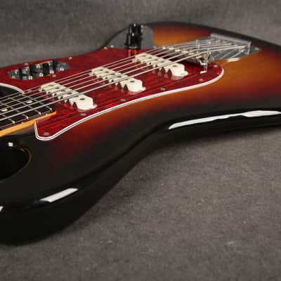 Fender Bass VI - Made in Japan - 3 Tone Sunburst - 2nd Hand image 16