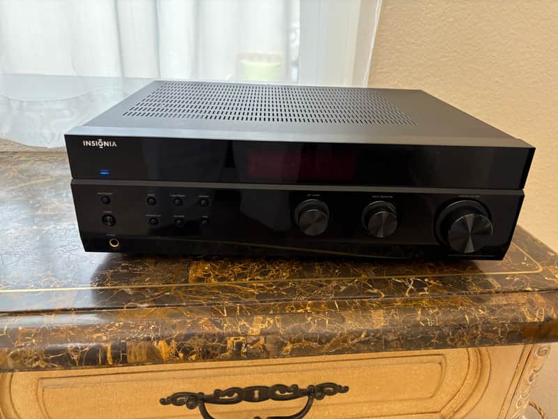 Insignia NS-R2001 - 2 Channel AM FM Stereo Receiver W/ Phono Input 200w Insignia NS-R2001 - 2 Channel AM FM Stereo Receiver W/ Phono Input 200w image 1