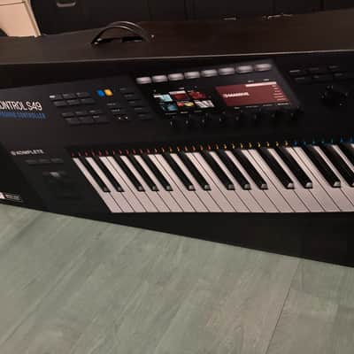 Native Instruments Komplete Kontrol S49 Mk2 - Black image 4