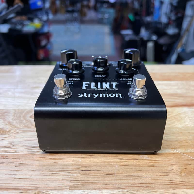 Strymon Flint Reverb and Tremolo V1 2020 - 2021 - Black with Black