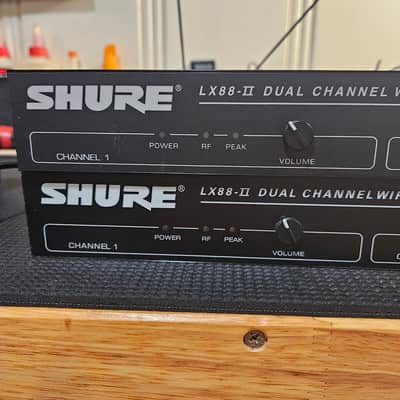 Shure LX88 II Wireless Mic Receivers Late 80s - Black image 2