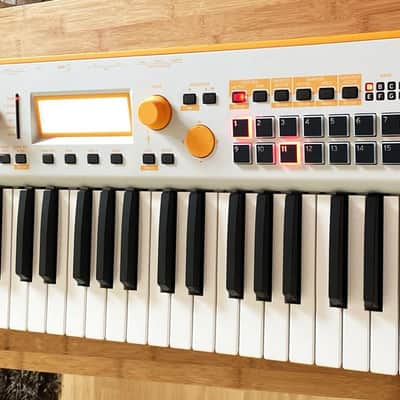 Korg KROSS 2-61 White Limited Edition Workstation Synthesizer – Excellent Condition image 2